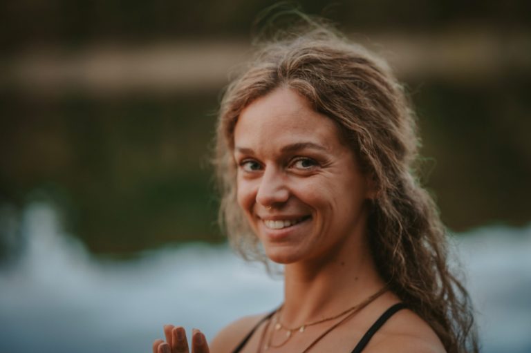 Individuelle Yoga-Stunde mit persönlicher Anleitung, um deine Praxis zu vertiefen und auf deine Bedürfnisse abzustimmen.